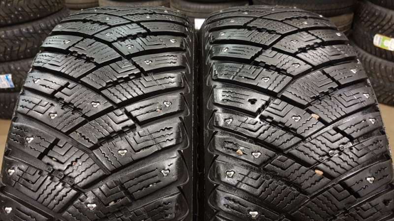Winter studded Goodyear Ultra Grip Ice Arctic