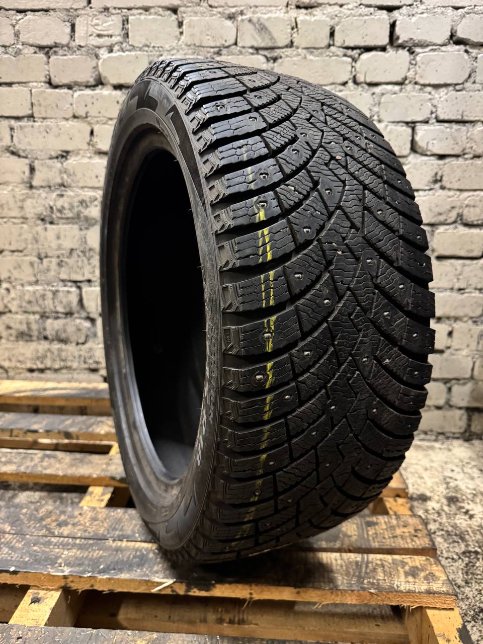 naastrehv Pirelli Winter Ice Zero 2