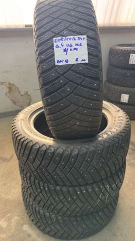 Winter studded Goodyear Ultra Grip Ice Arctic