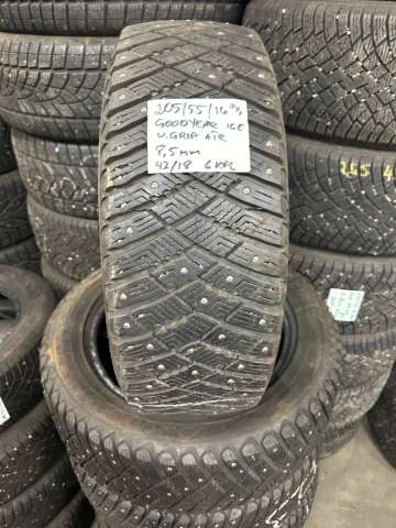 Winter studded Goodyear Ultra Grip Ice Arctic