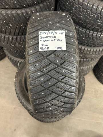Winter studded Goodyear Ultra Grip Ice Arctic