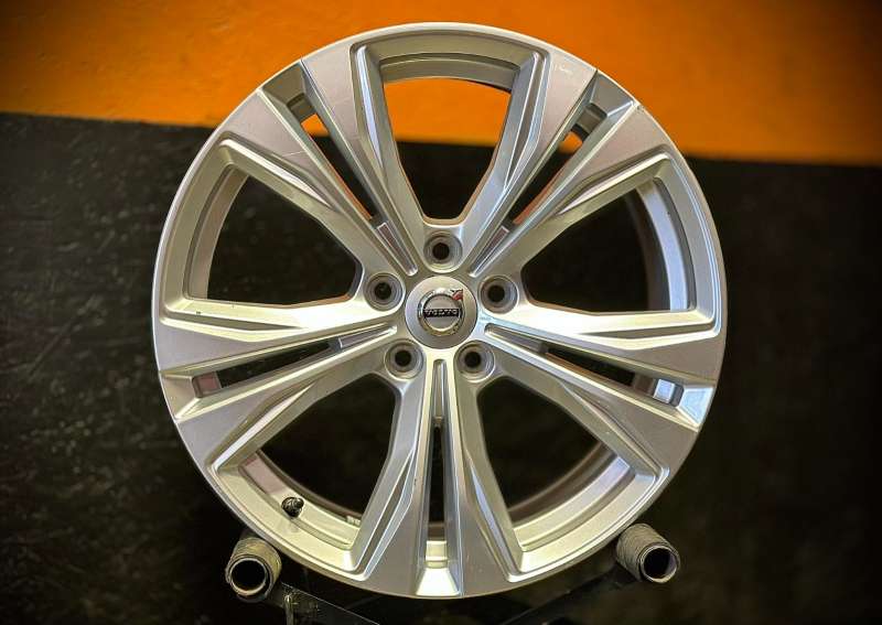 <font face='Tahoma'>vieglmetāla diski</font> Volvo Original